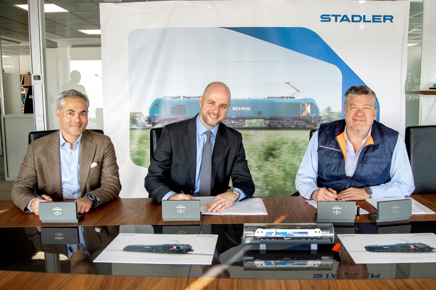 Unterzeichnung des Vertrags zwischen NEXRAIL und Stadler Signing ceremony between NEXRAIL and Stadler