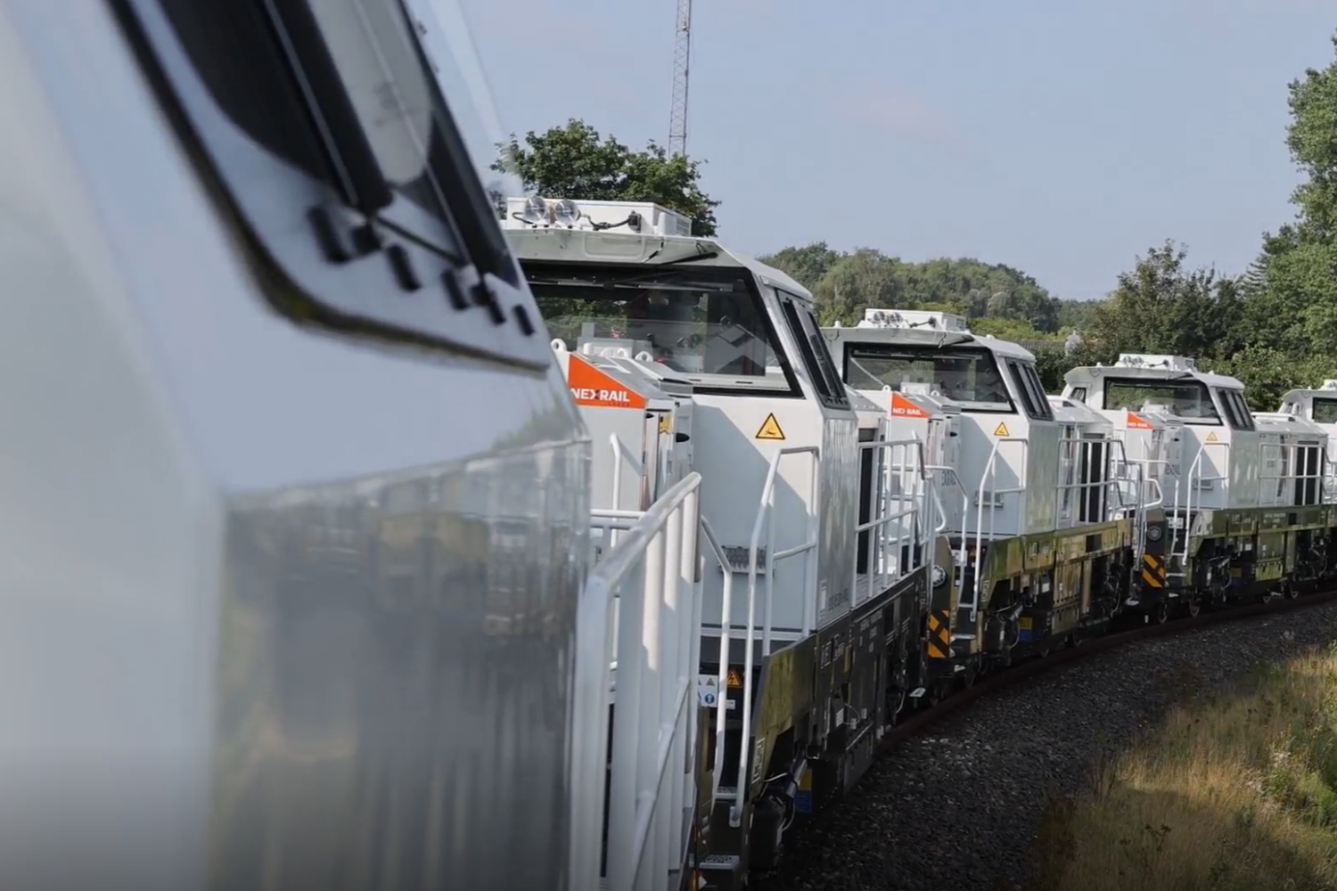 DE18 Smart Hybrid DE18 Stage V Smart Hybrid locomotive